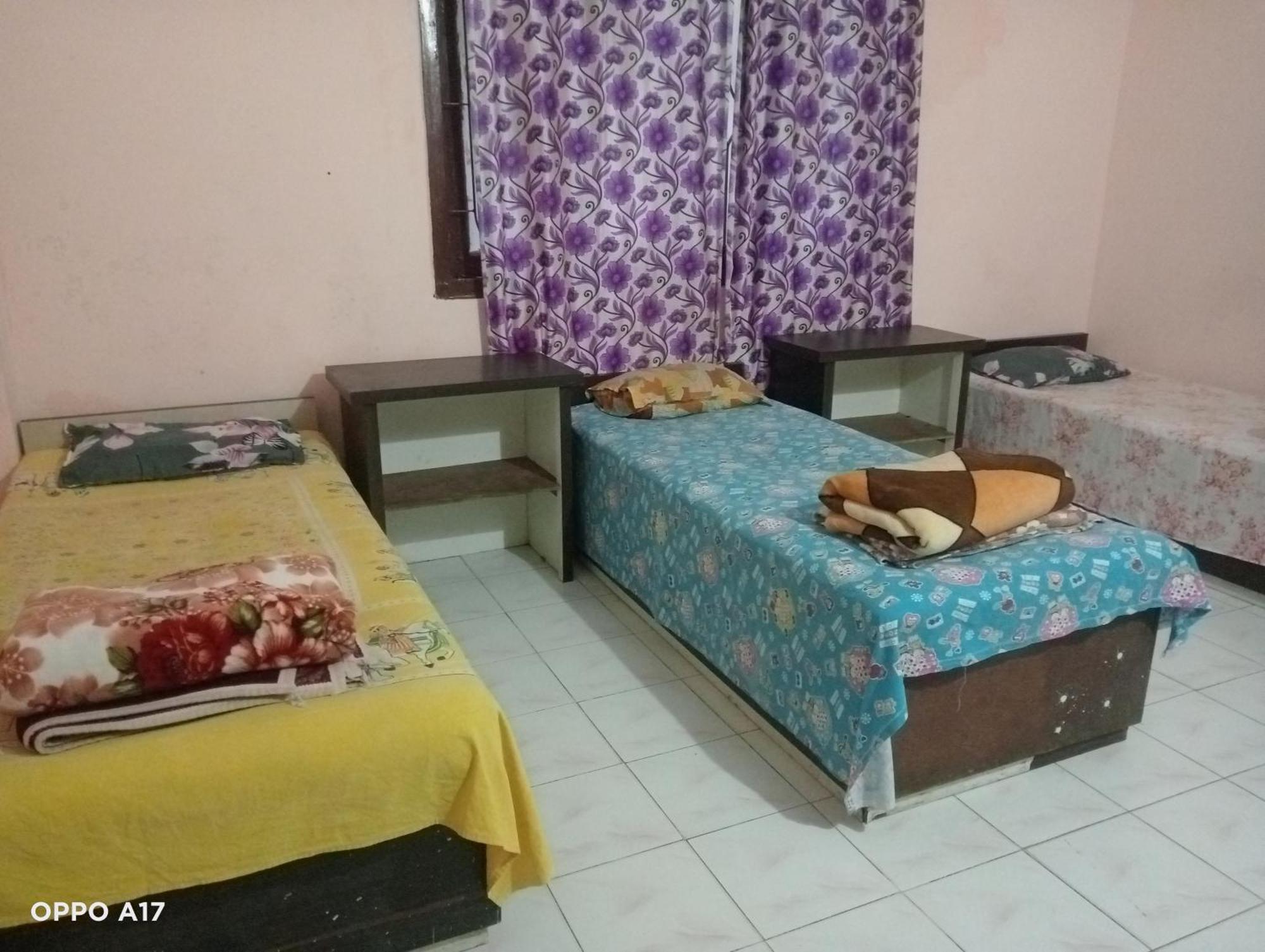 Swaroop Ashray Homestay Силигури Номер фото