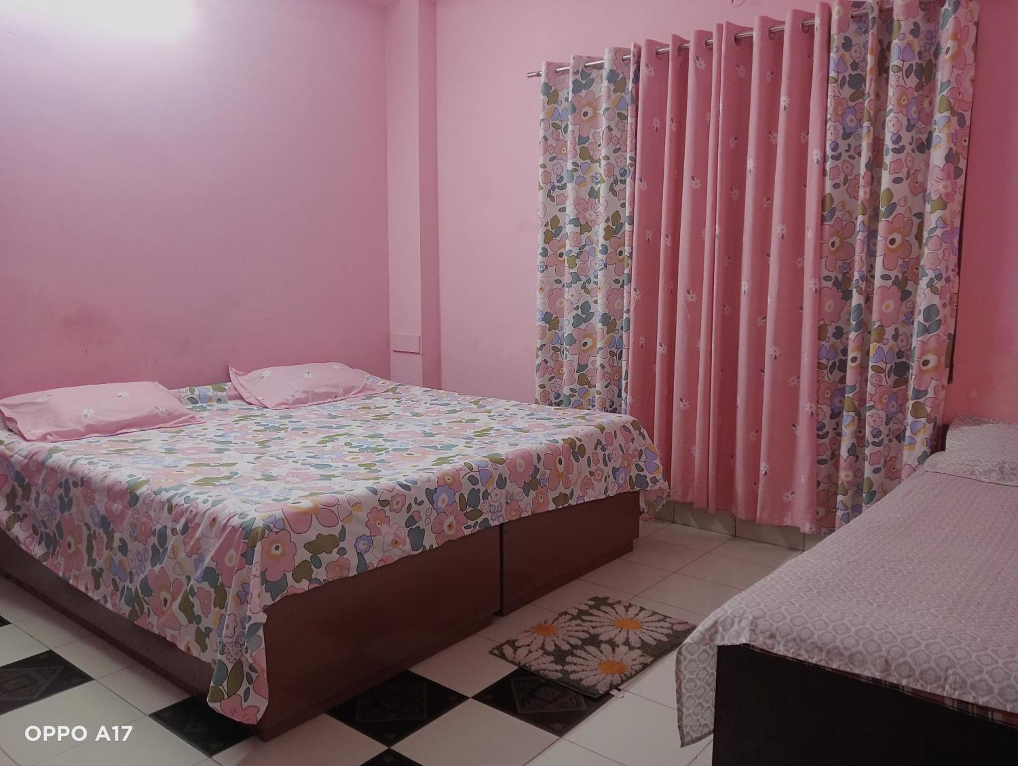 Swaroop Ashray Homestay Силигури Номер фото